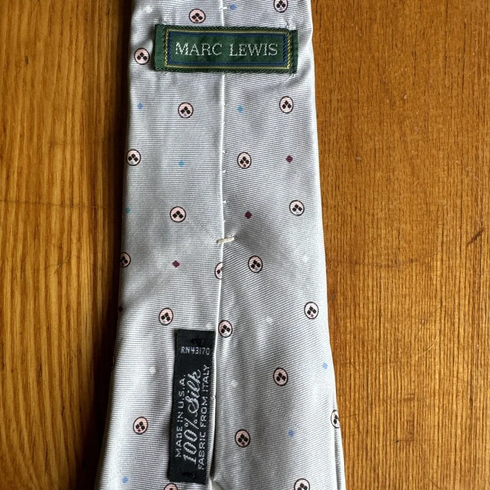 Marc Lewis Necktie Mens 57x3.5 Silver Good 100% Silk Geometric Formal USA‎